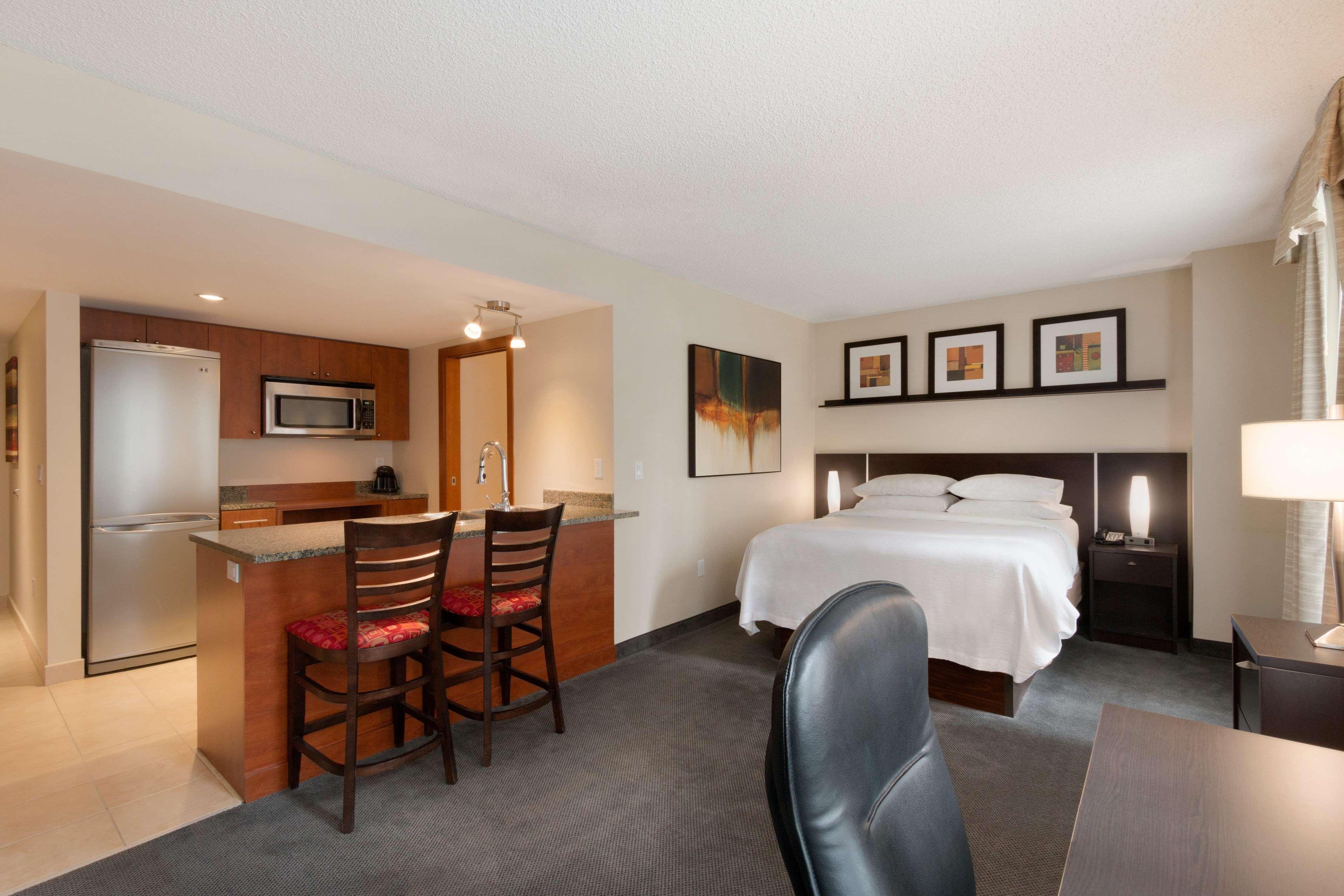 Embassy Suites By Hilton - Montréal Eksteriør billede