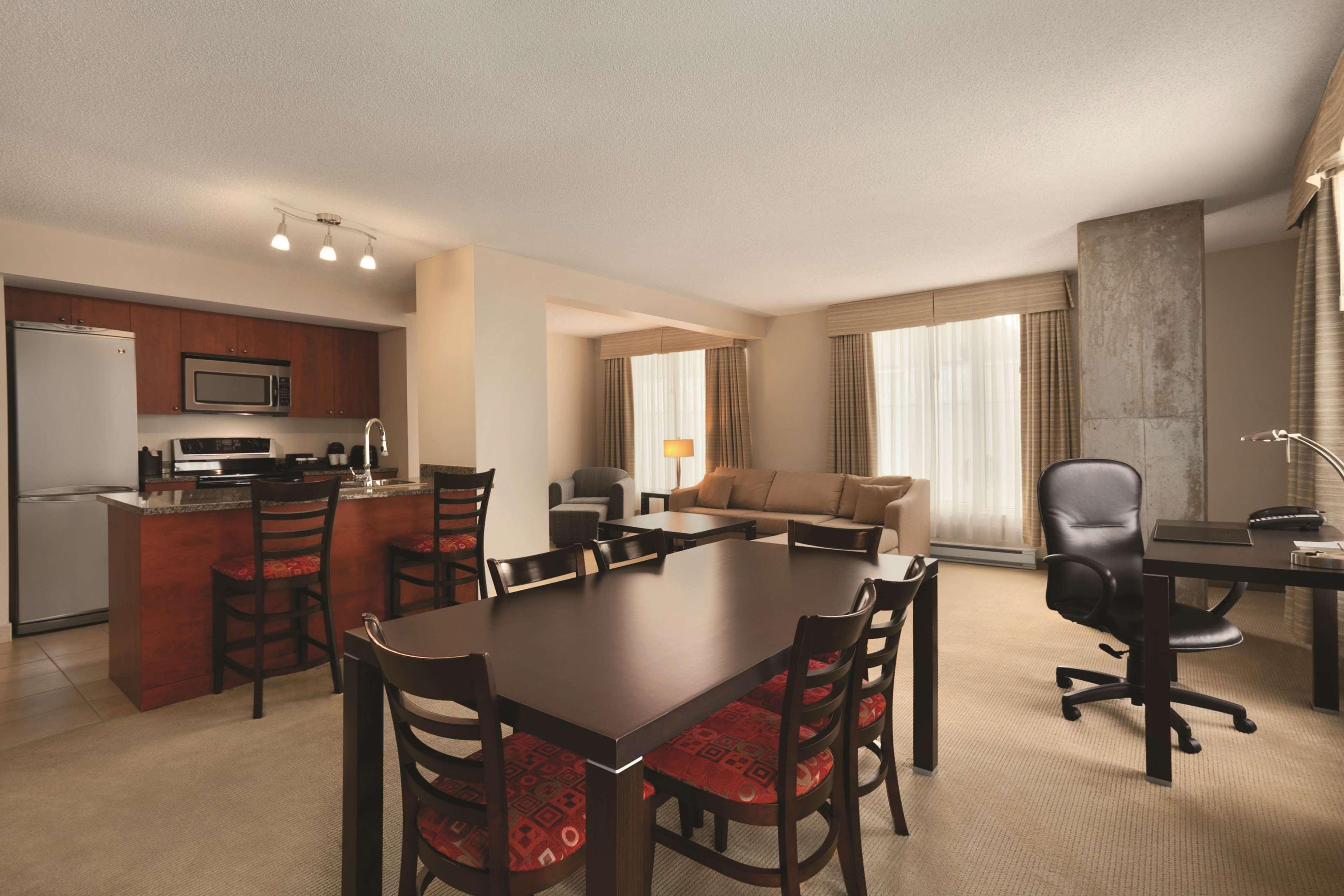 Embassy Suites By Hilton - Montréal Eksteriør billede