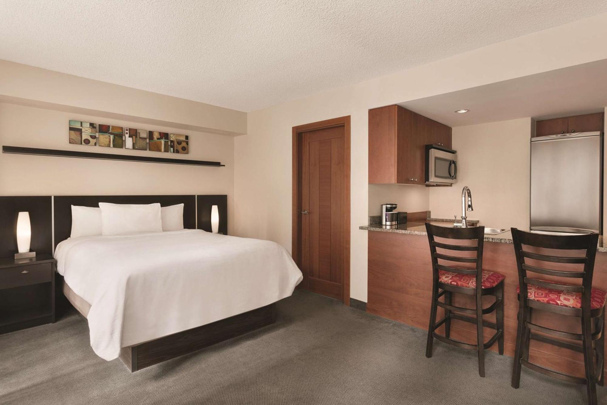 Embassy Suites By Hilton - Montréal Eksteriør billede