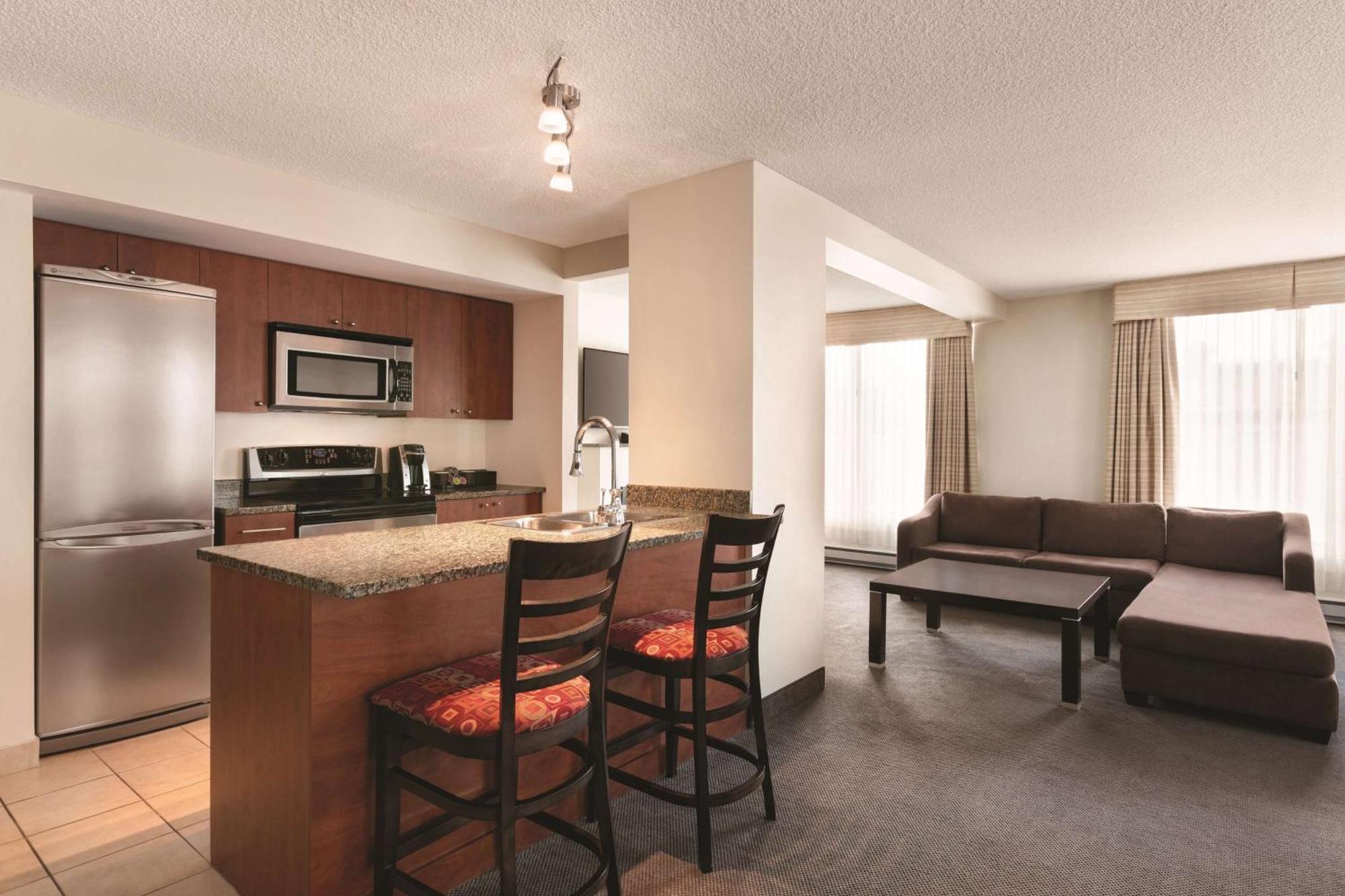 Embassy Suites By Hilton - Montréal Eksteriør billede