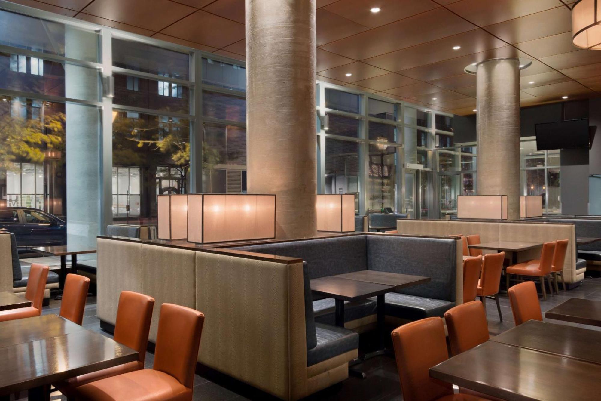 Embassy Suites By Hilton - Montréal Eksteriør billede