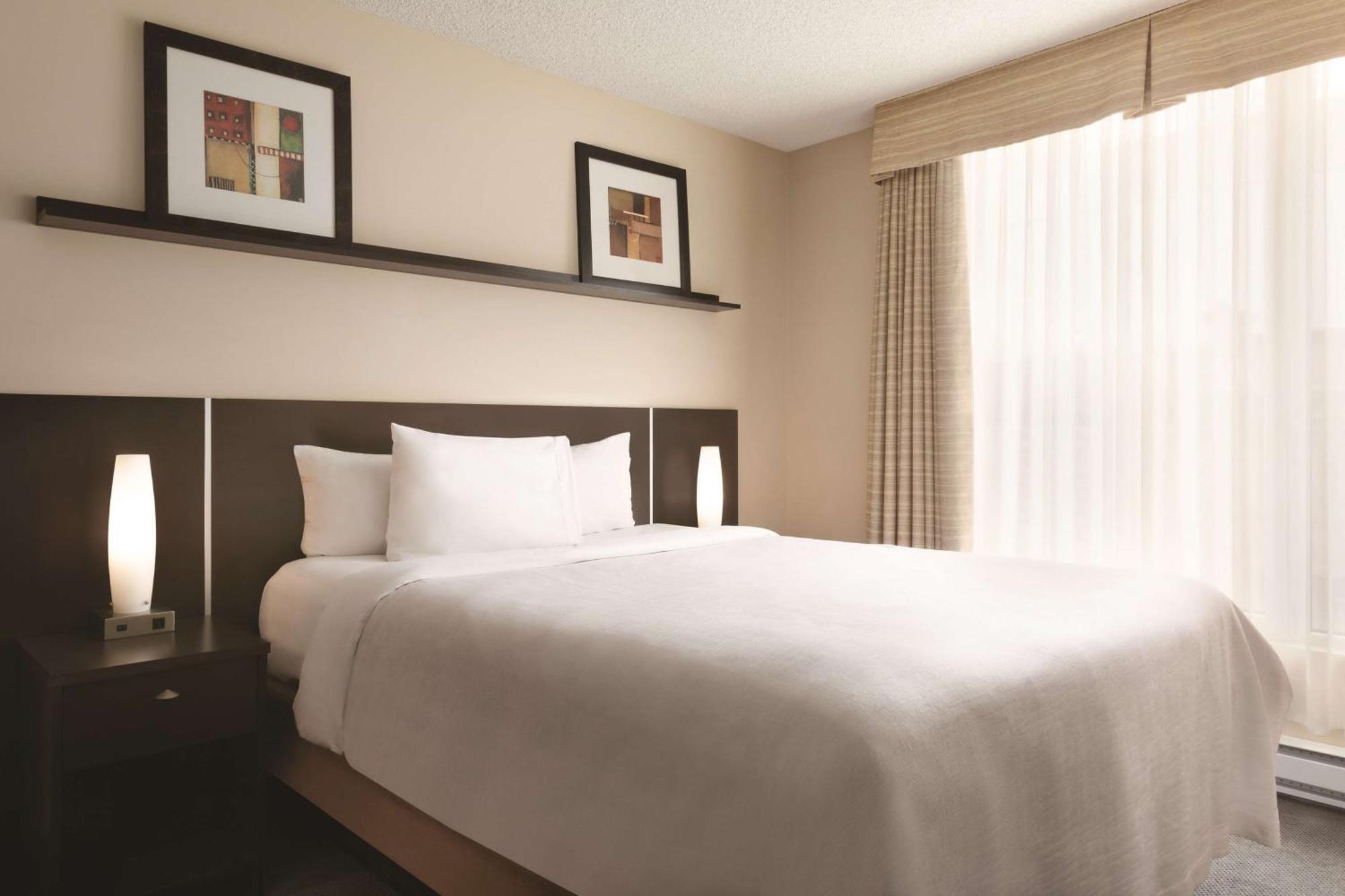 Embassy Suites By Hilton - Montréal Eksteriør billede