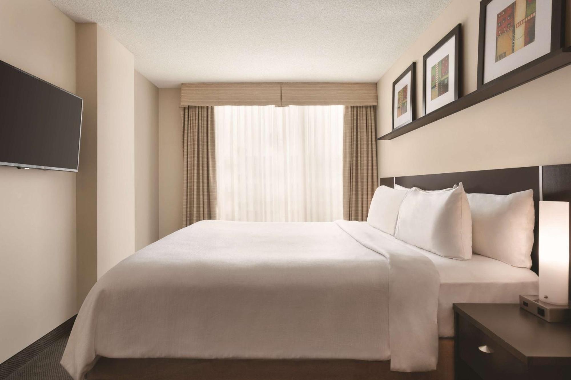 Embassy Suites By Hilton - Montréal Eksteriør billede