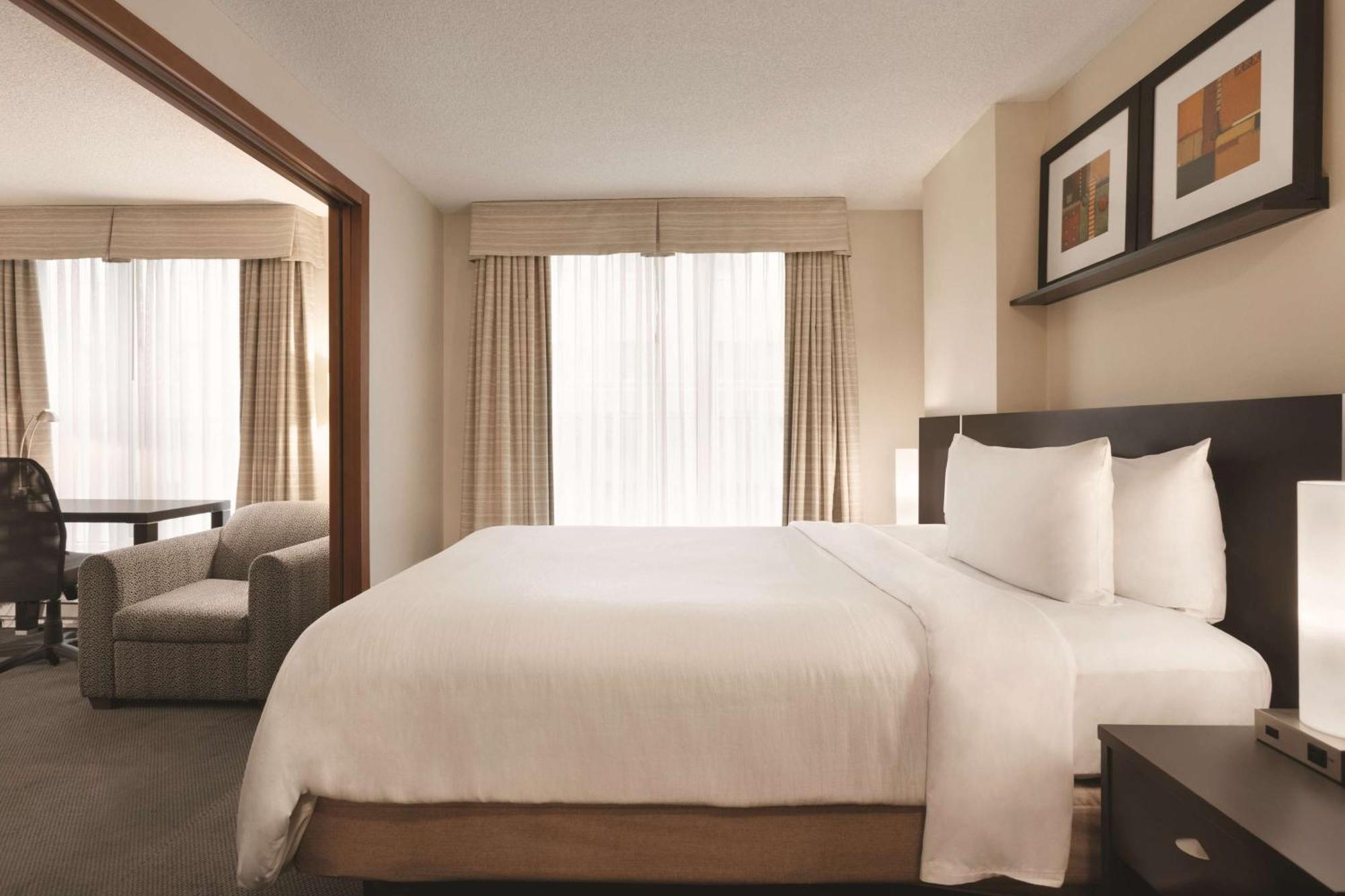 Embassy Suites By Hilton - Montréal Eksteriør billede